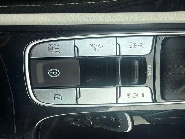 Used 2024 Silver Hyundai SEL image 26