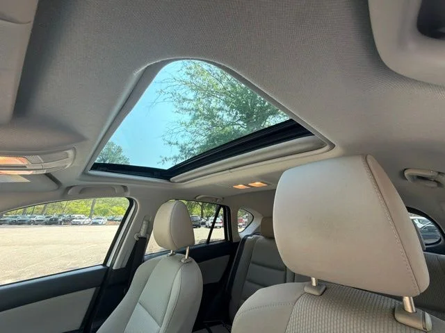 Used 2016 White Mazda Touring image 21