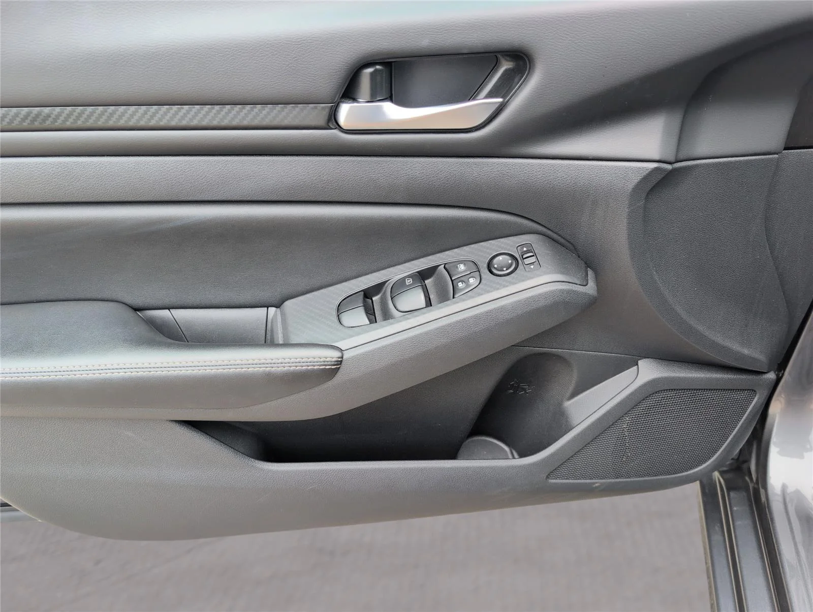 Used 2025 Gun Metallic Nissan SV image 14