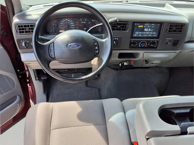 Used 2004  Ford XL image 2