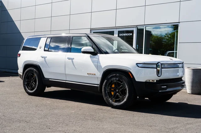 2024 Rivian R1S Adventure