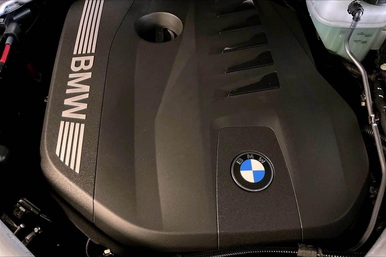 New 2027 Tanzanite Blue II Metallic BMW 40 xDrive image 17