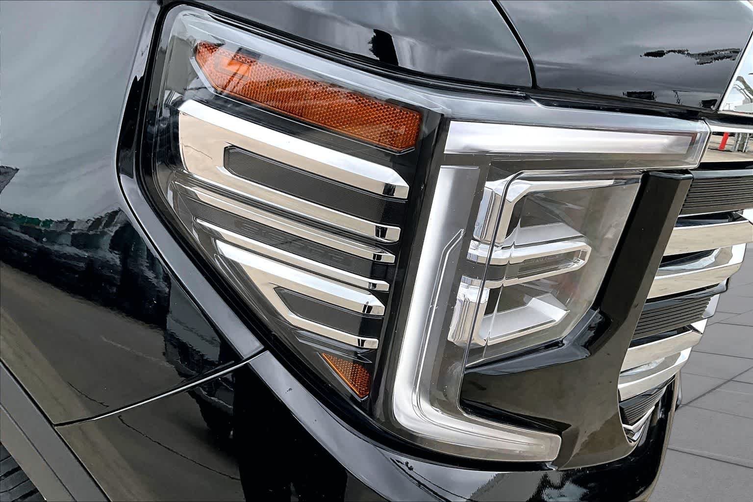Used 2025 Onyx Black GMC SLT image 28