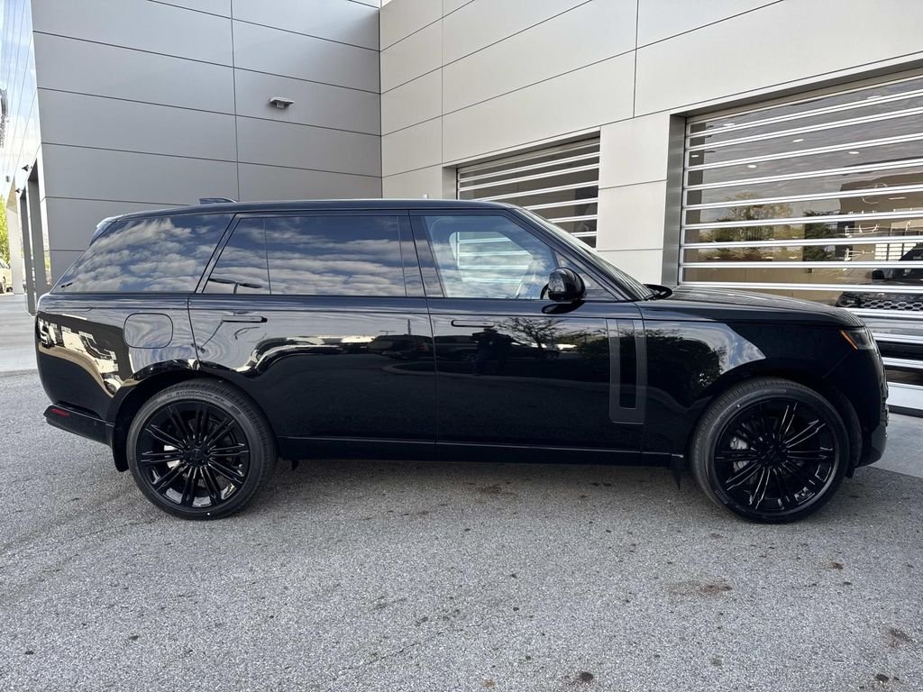 New 2026 Santorini Black Land Rover SE image 9