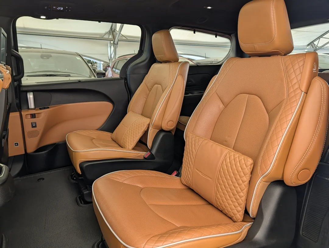Certified Used 2023 Grey Chrysler Pinnacle - - AWD - 360 Camera - Premium Leather - Amazon Fire - Heated Seats - Remote Start & More! image 30
