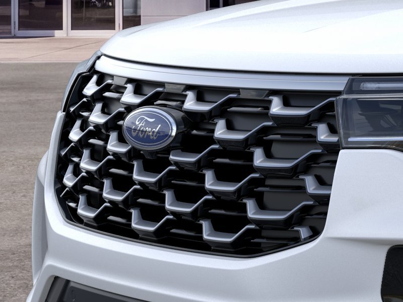 New 2026 Star White Metallic Tri-Coat Ford Platinum™ image 17