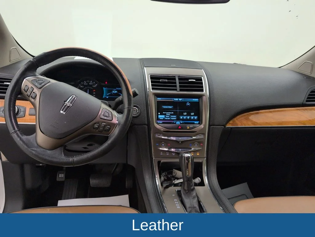 Used 2015 White Lincoln Base image 7