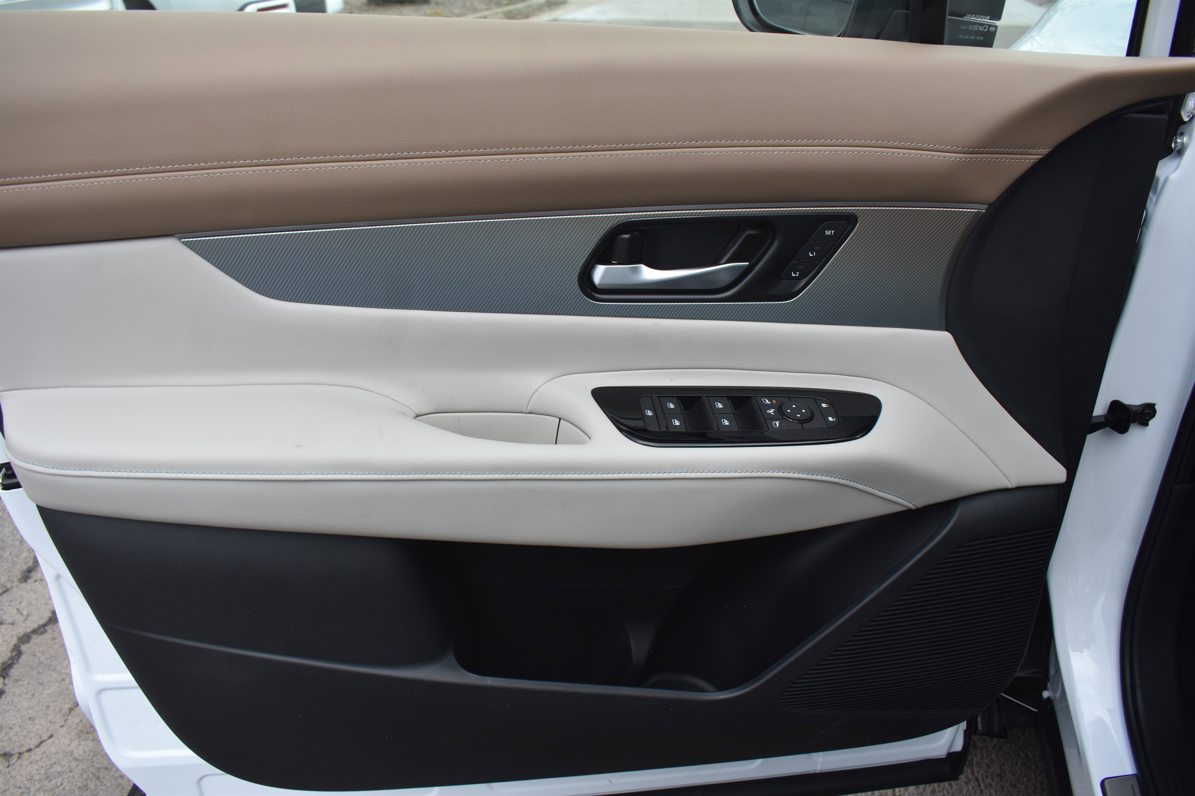 New 2026 Everest White Pearl TriCoat / Super Black Two-tone Nissan Platinum image 12