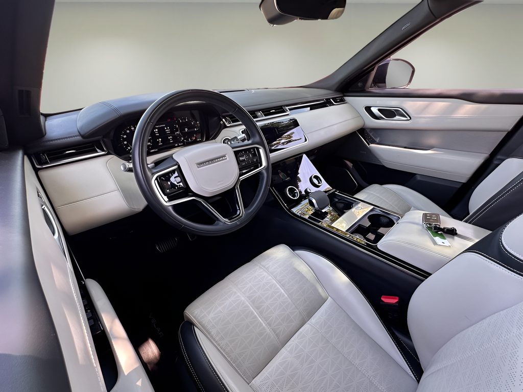 Used 2021 Silver Land Rover R-Dynamic HSE image 19