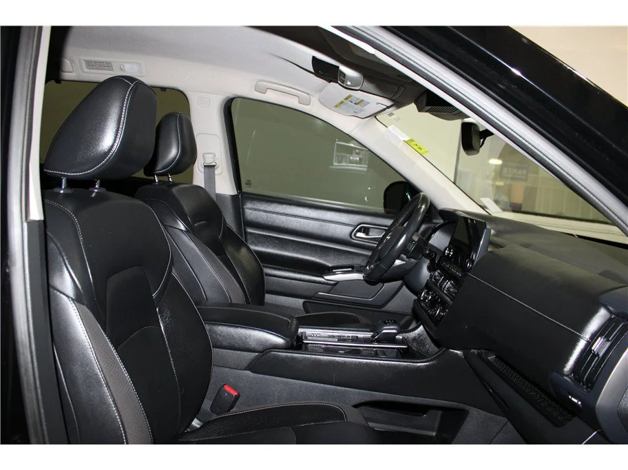 Used 2022 Super Black Nissan SL image 22