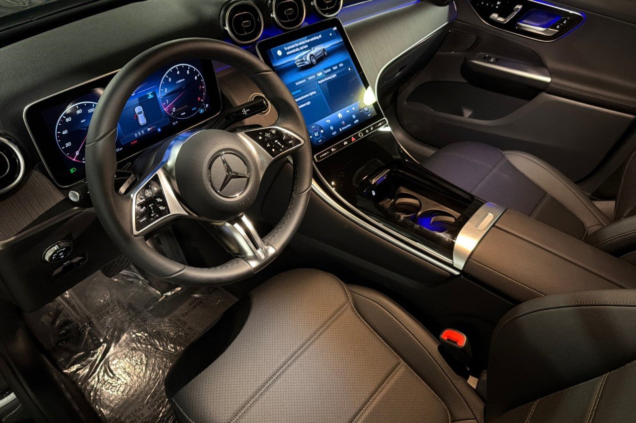 New 2026 Black Mercedes-Benz GLC 300 SUV image 9