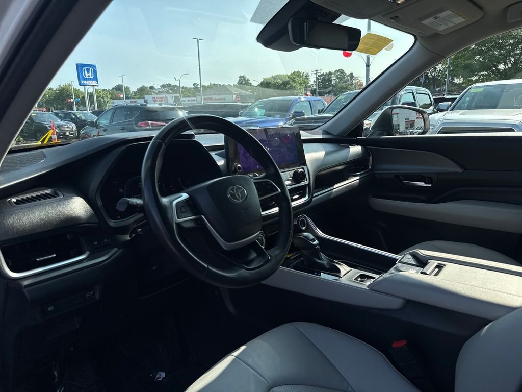 Used 2024 Beige Toyota XLE image 22