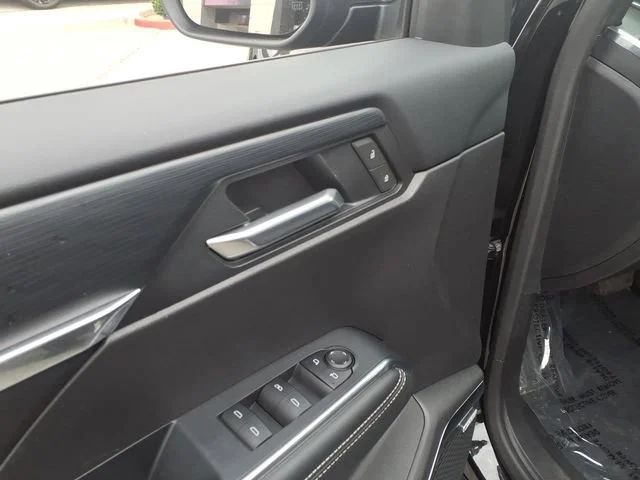 Used 2025 Ebony Twilight Metallic GMC Elevation image 13