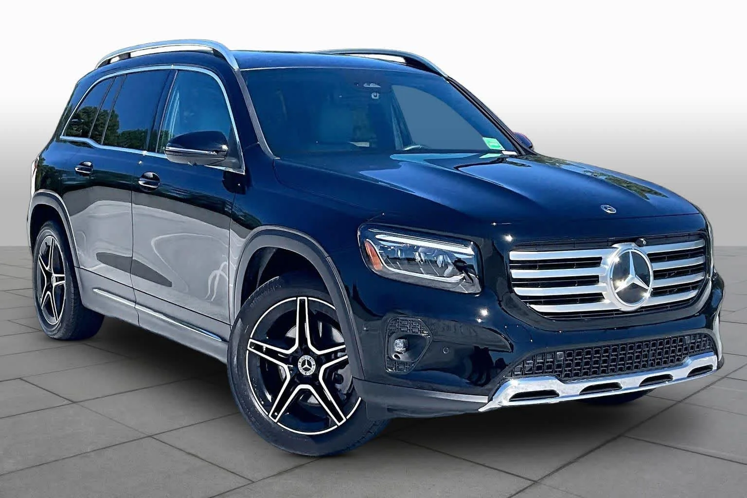 Used 2026 Night Black Mercedes-Benz GLB 250 image 3