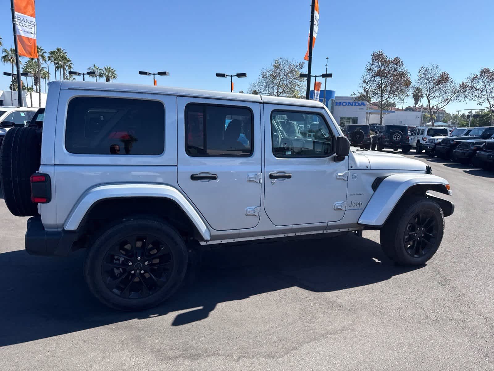 Used 2024 Silver Zynith Clearcoat Jeep Sahara image 15