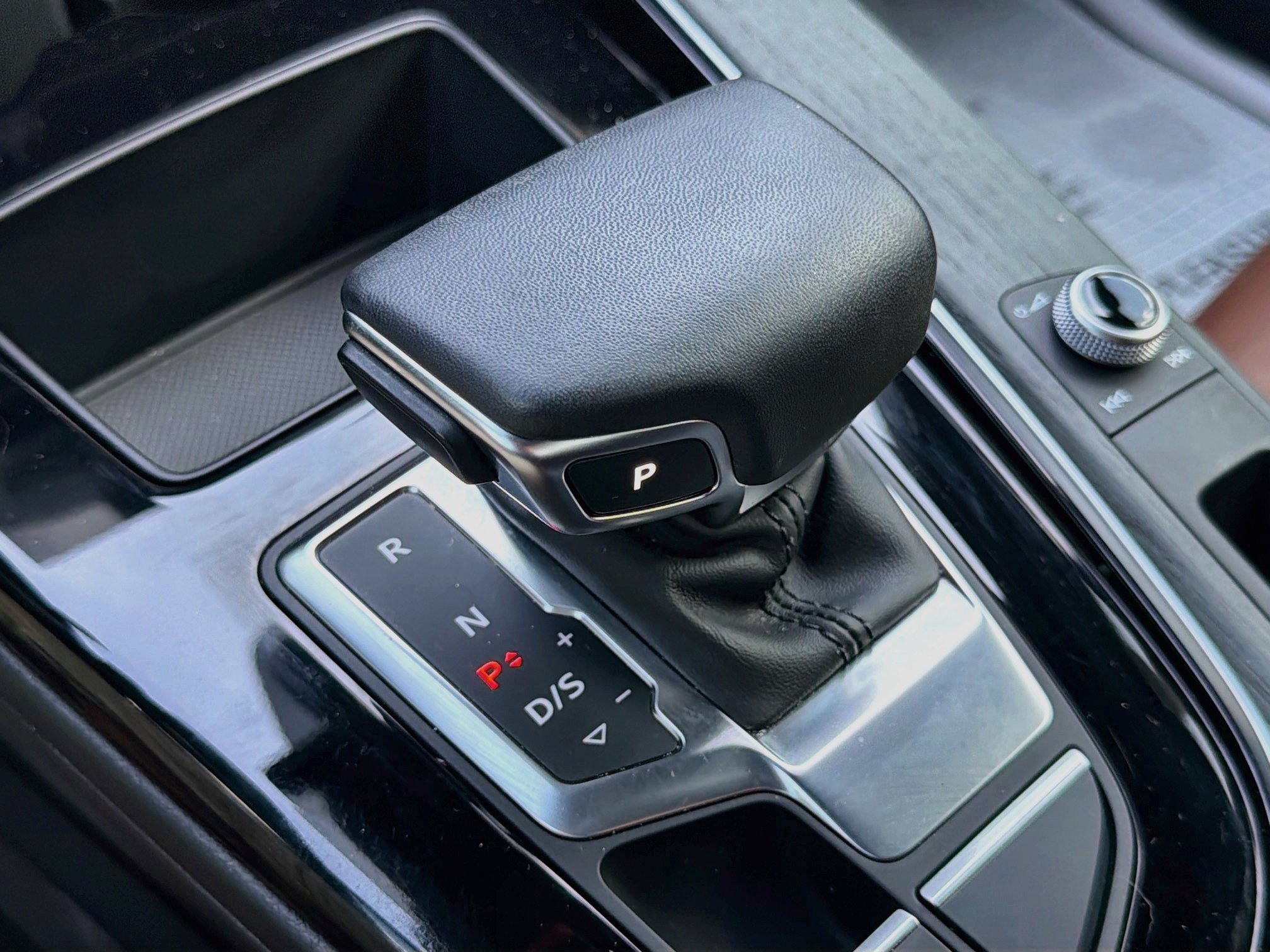 Used 2024 Glacier White Metallic Audi S line Premium image 28