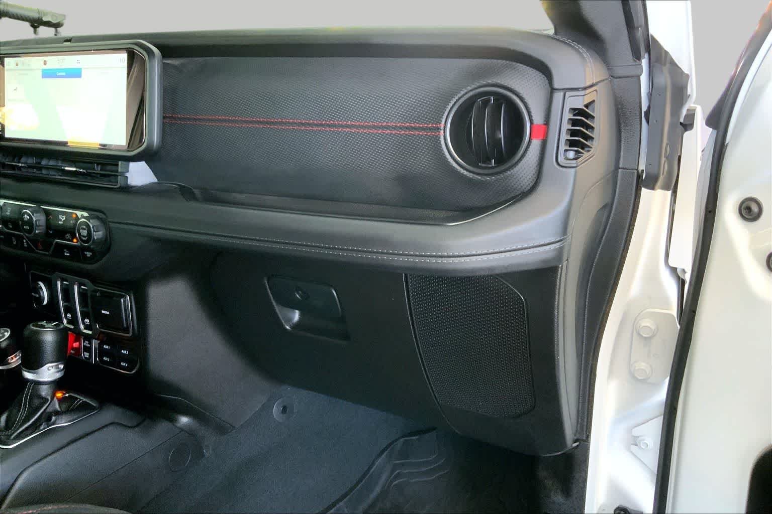 Used 2024 Bright White Clearcoat Jeep Rubicon image 19