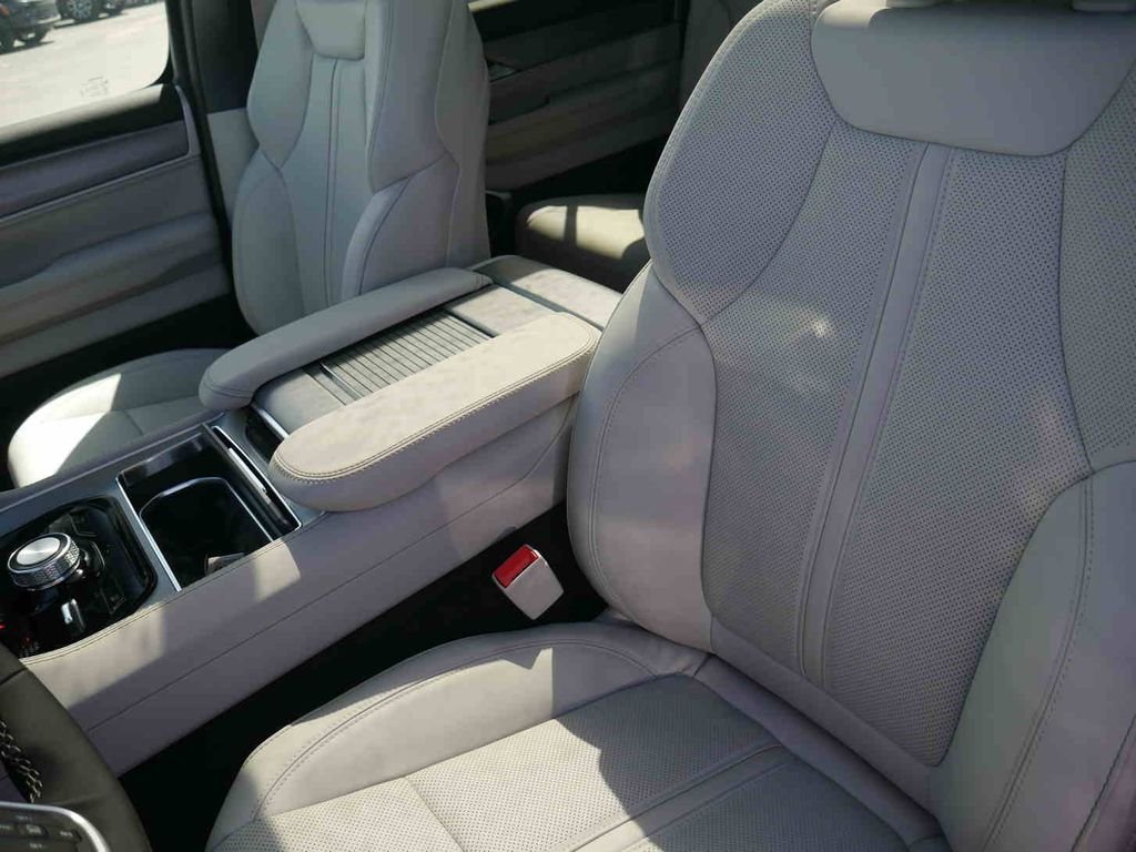 New 2026 Baltic Gray Metallic Clearcoat Jeep Grand Wagoneer image 33