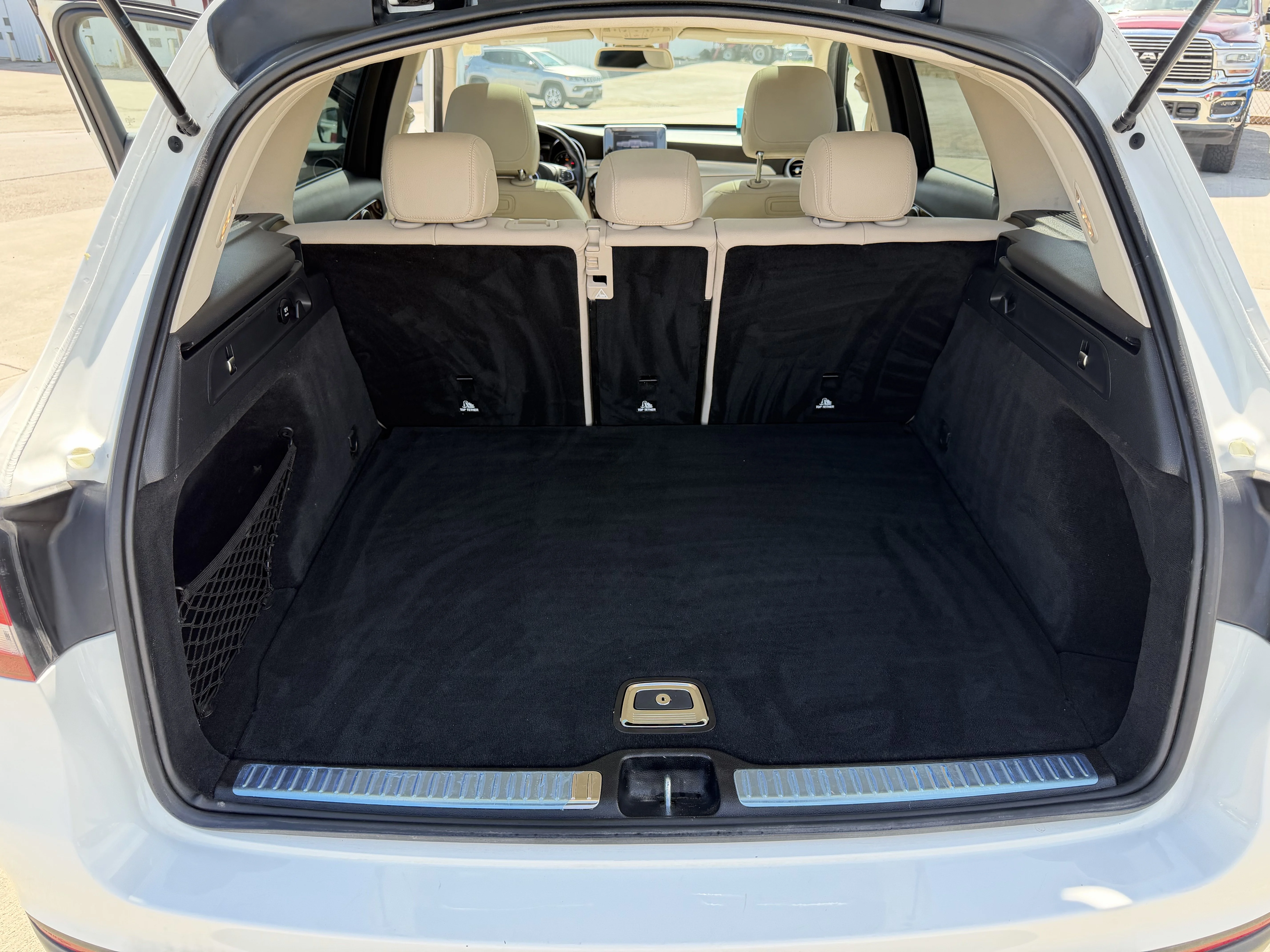 Used 2019 White Mercedes-Benz GLC 300 image 25