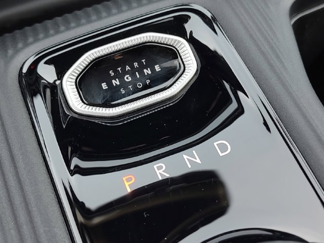 New 2026 Diamond Black Crystal Pearl-Coat Exterior Paint Jeep Laredo image 20