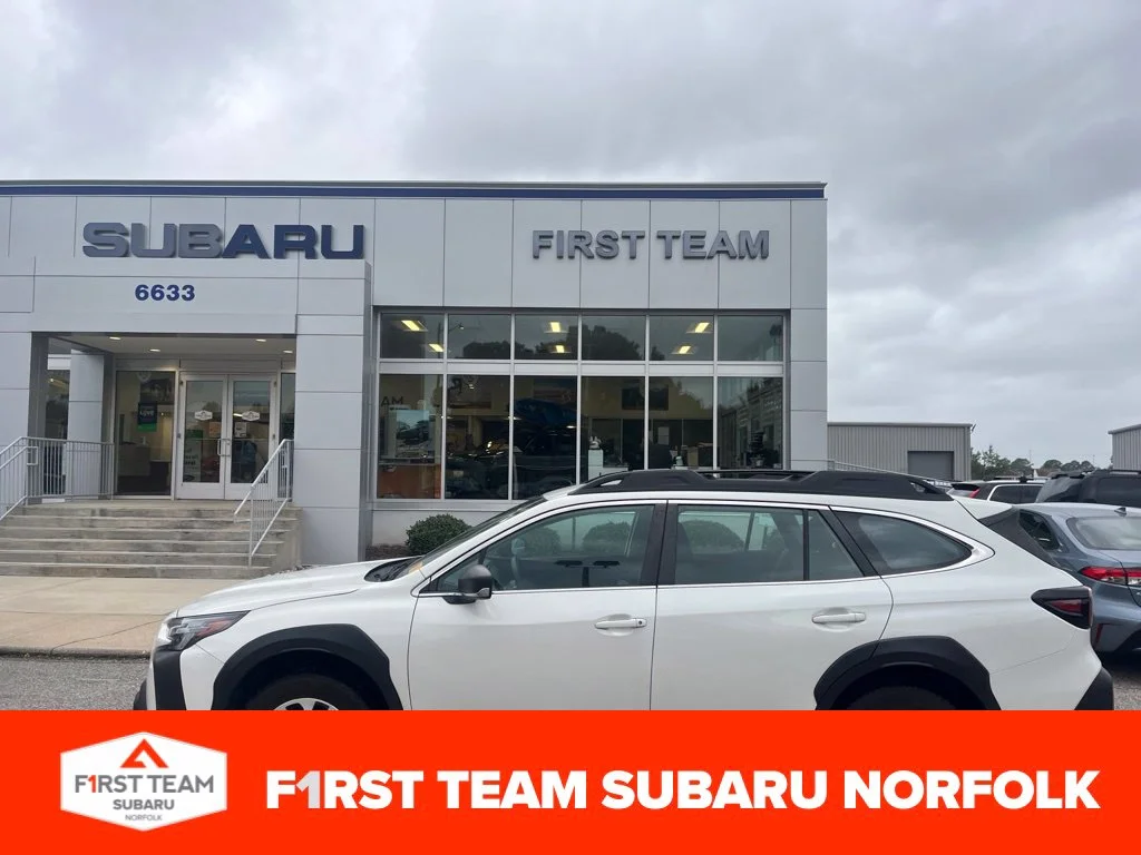 Used 2025 White Subaru 2.5i image 1