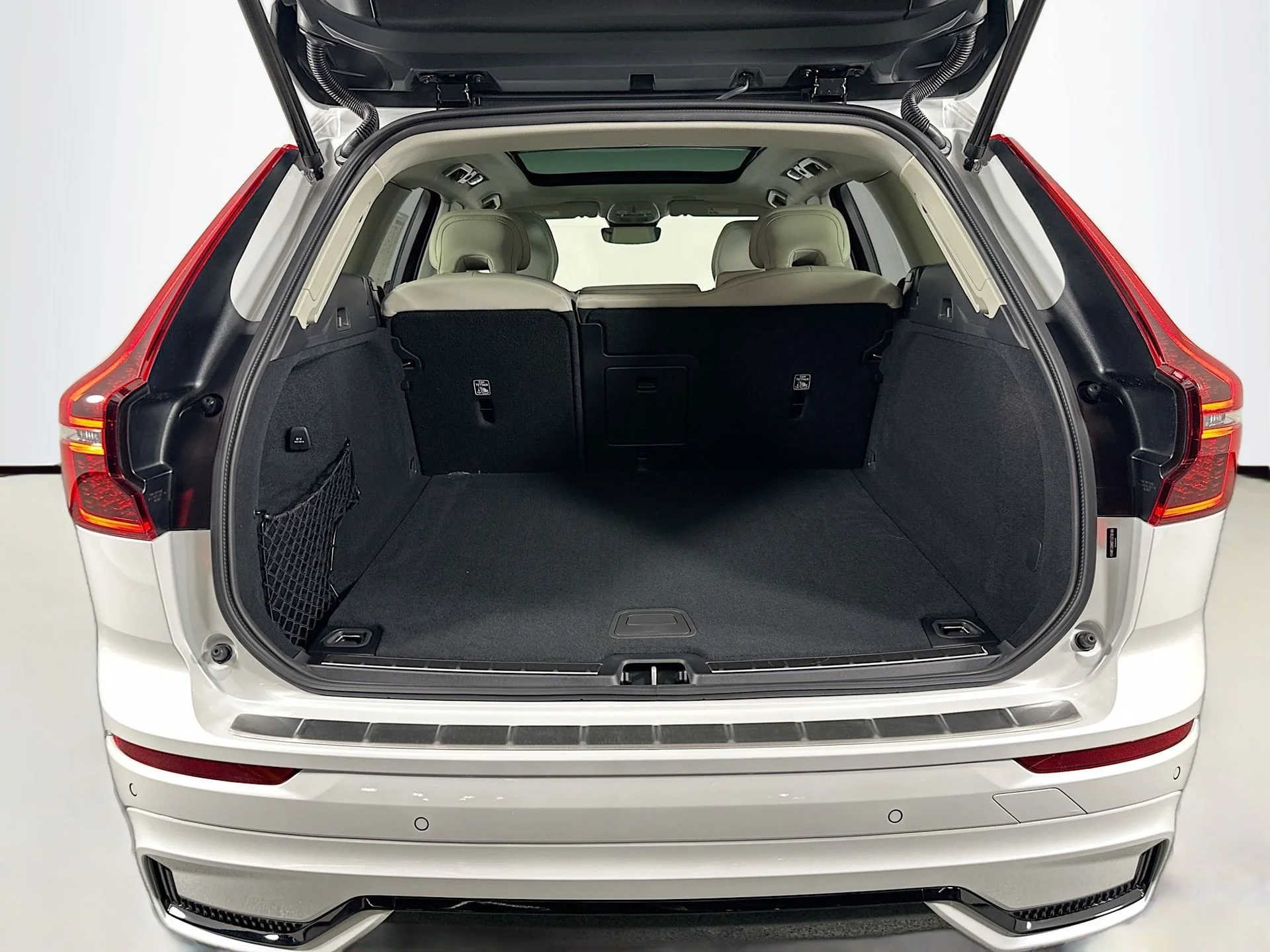 New 2026 Crystal White Volvo Ultra image 25
