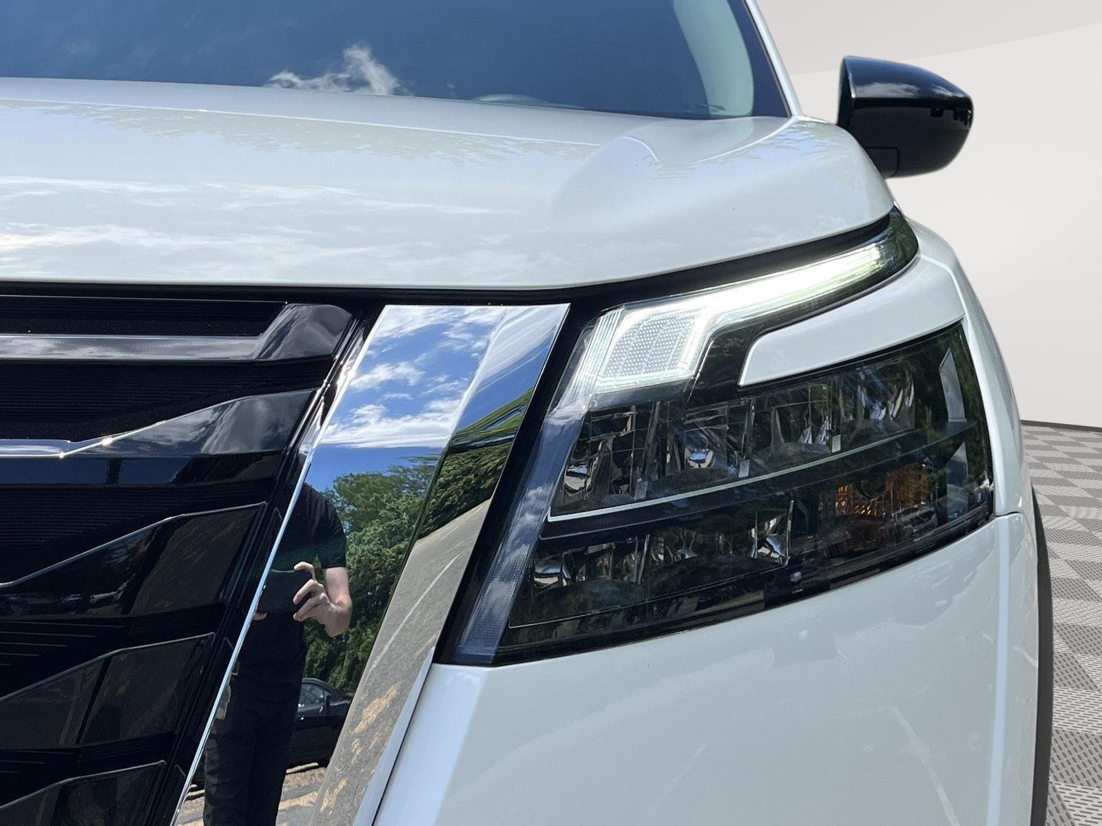 Used 2025 Glacier White Nissan S image 10