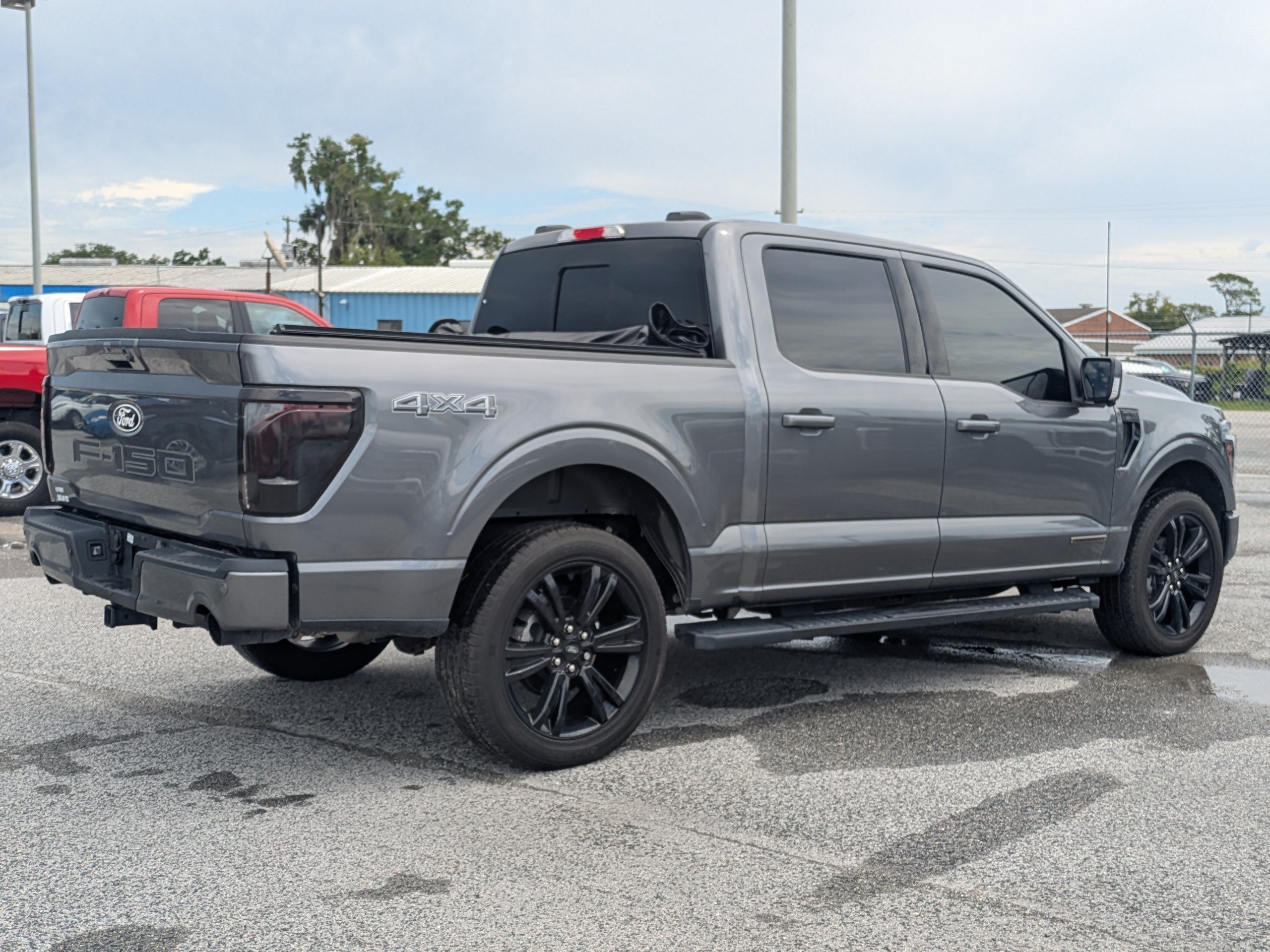 Used 2024  Ford LARIAT image 4