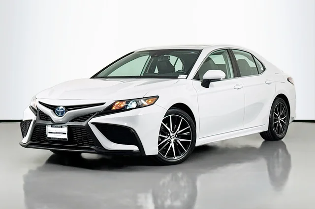 2022 Toyota Camry Hybrid SE