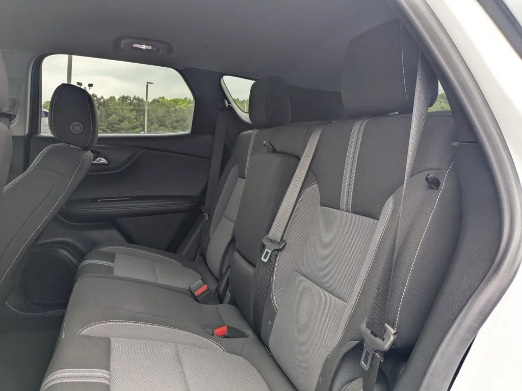 Used 2025 Summit White Chevrolet LT image 23
