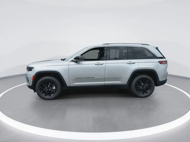 Used 2022 Silver Jeep Limited image 5