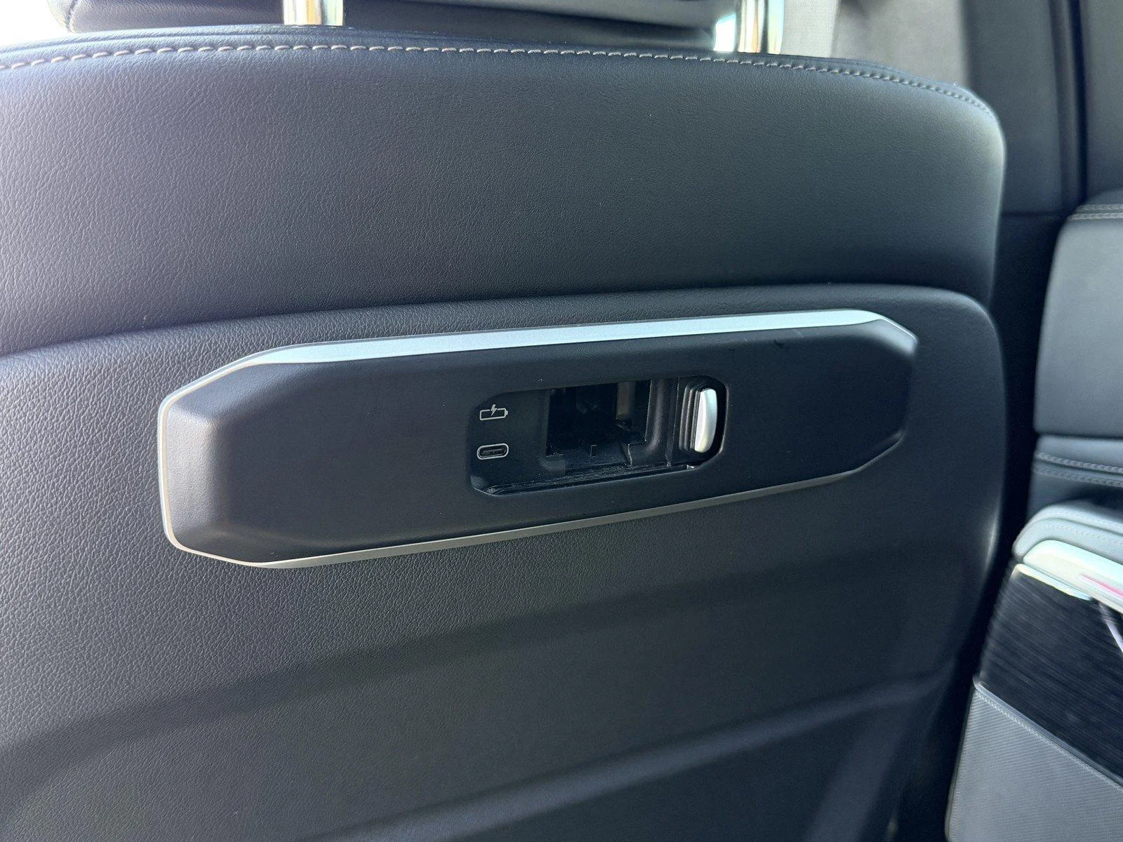 Used 2025  BMW xDrive40i image 18