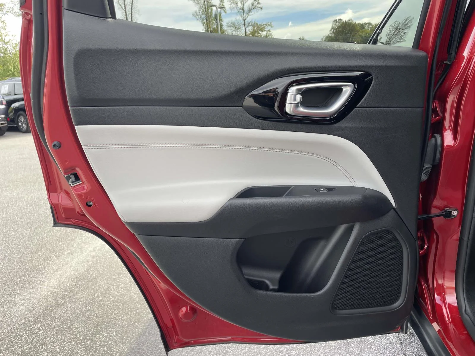 Used 2025 Red Hot Pearlcoat Jeep Limited image 2