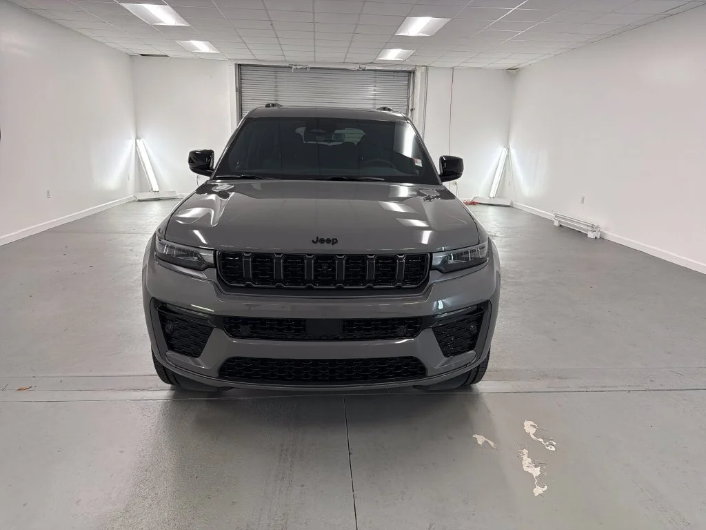 New 2027 Gray Jeep Limited image 2