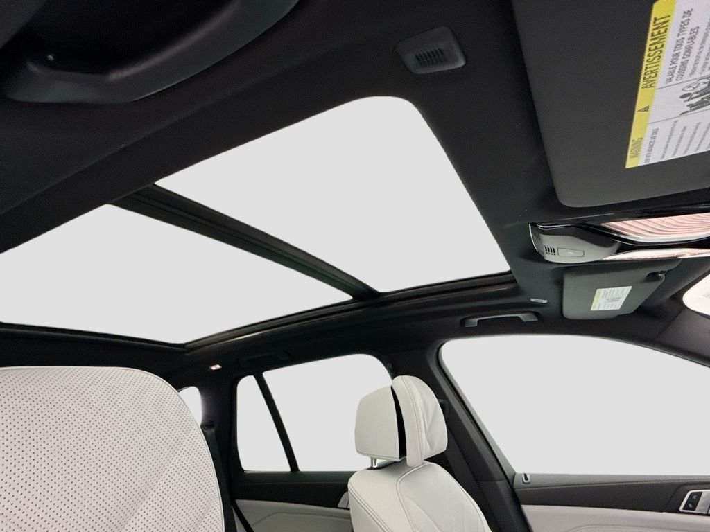 New 2026 Alpine White BMW sDrive40i image 17