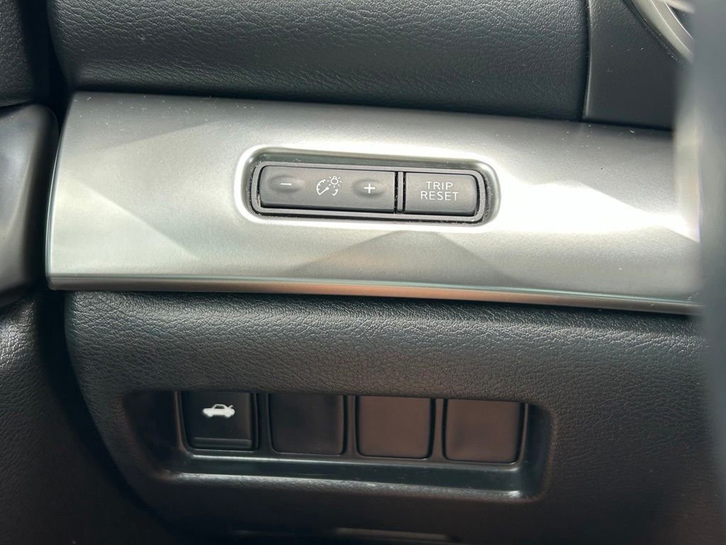 Used 2019 Gray Nissan 3.5 SV image 30