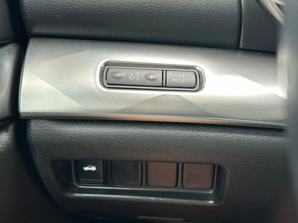 Used 2019 Gun Metallic Nissan 3.5 SV image 30