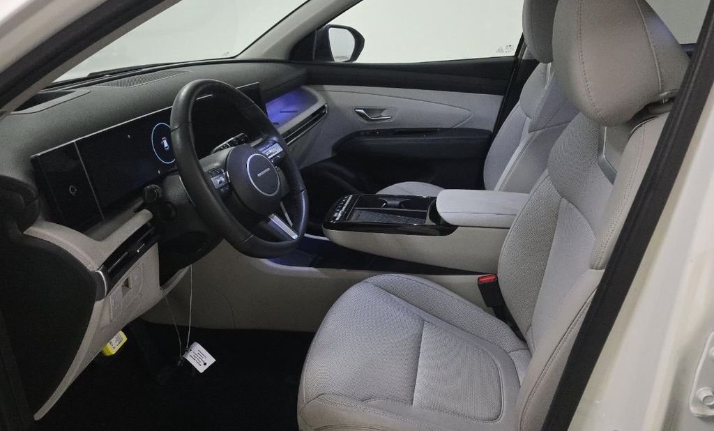 Used 2025 White Hyundai Limited image 7