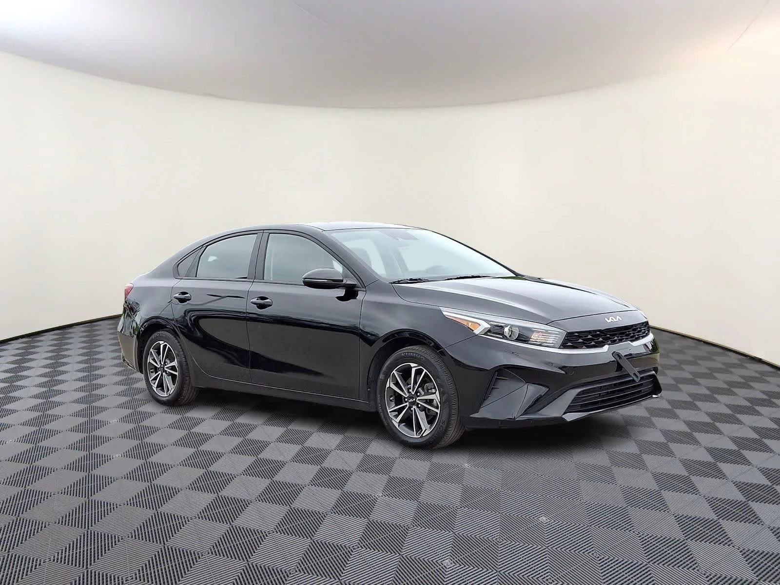 Used 2023 Aurora Black Kia LXS image 4