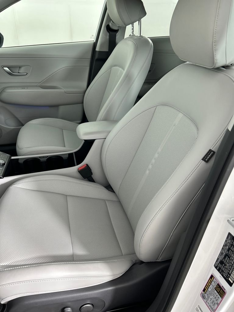 Used 2026 White Hyundai SEL Premium image 12