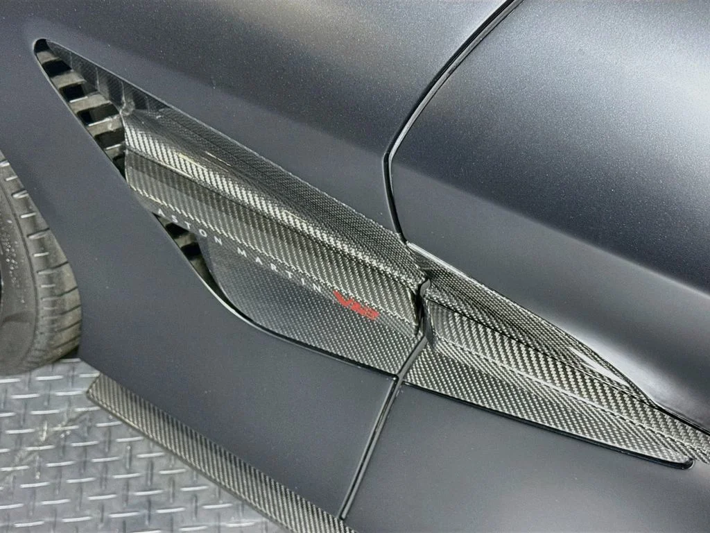 Used 2025 Oberon Black Aston Martin V12 image 22