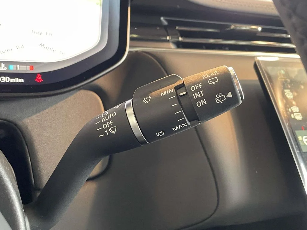 New 2026 Santorini Black Land Rover SE image 38