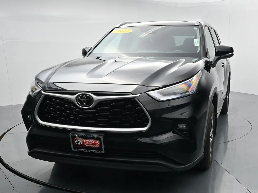 Used 2022 Black Toyota XLE image 2