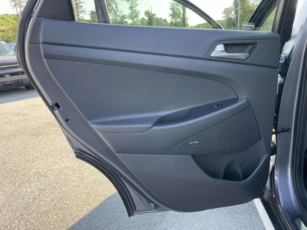 Used 2021 Magnetic Force Hyundai Limited image 2