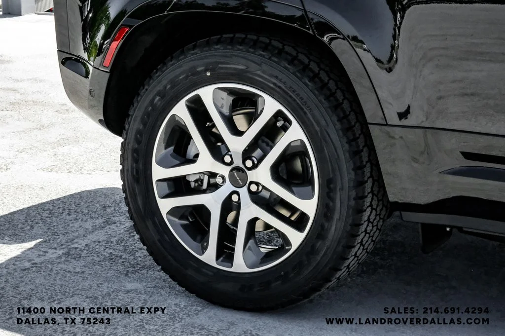 New 2026 Santorini Black Metallic Land Rover X-Dynamic SE image 42