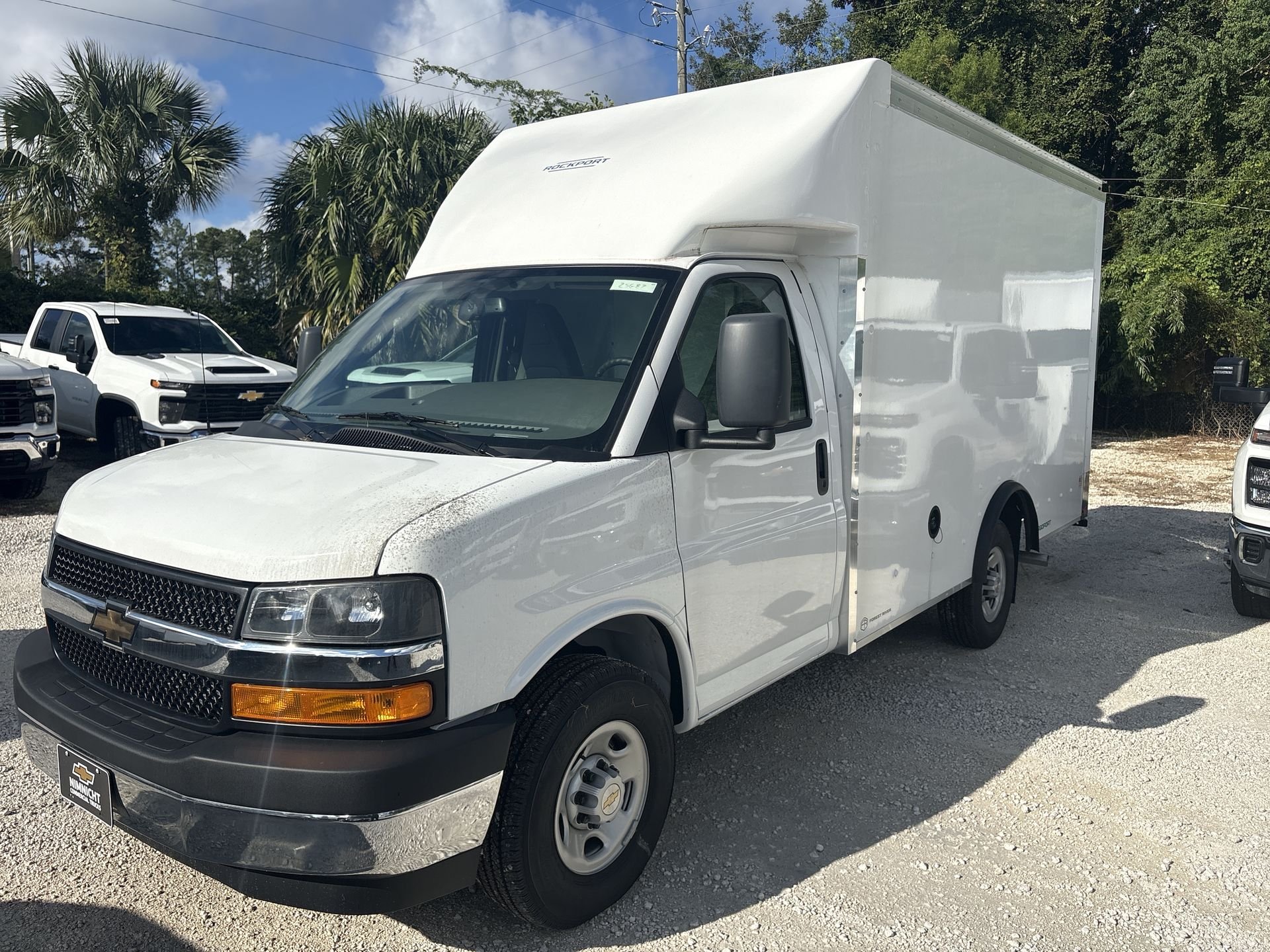 2025 Chevrolet Express Cutaway Base