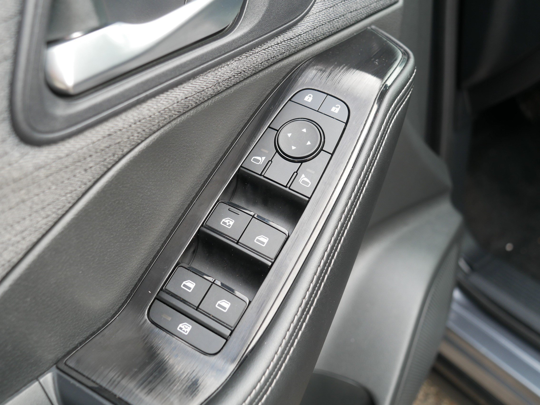 Certified Used 2023 Gun Metallic Nissan SV image 19