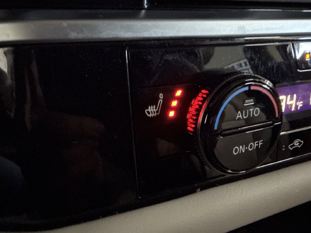 Used 2025 Super Black Nissan SL image 31