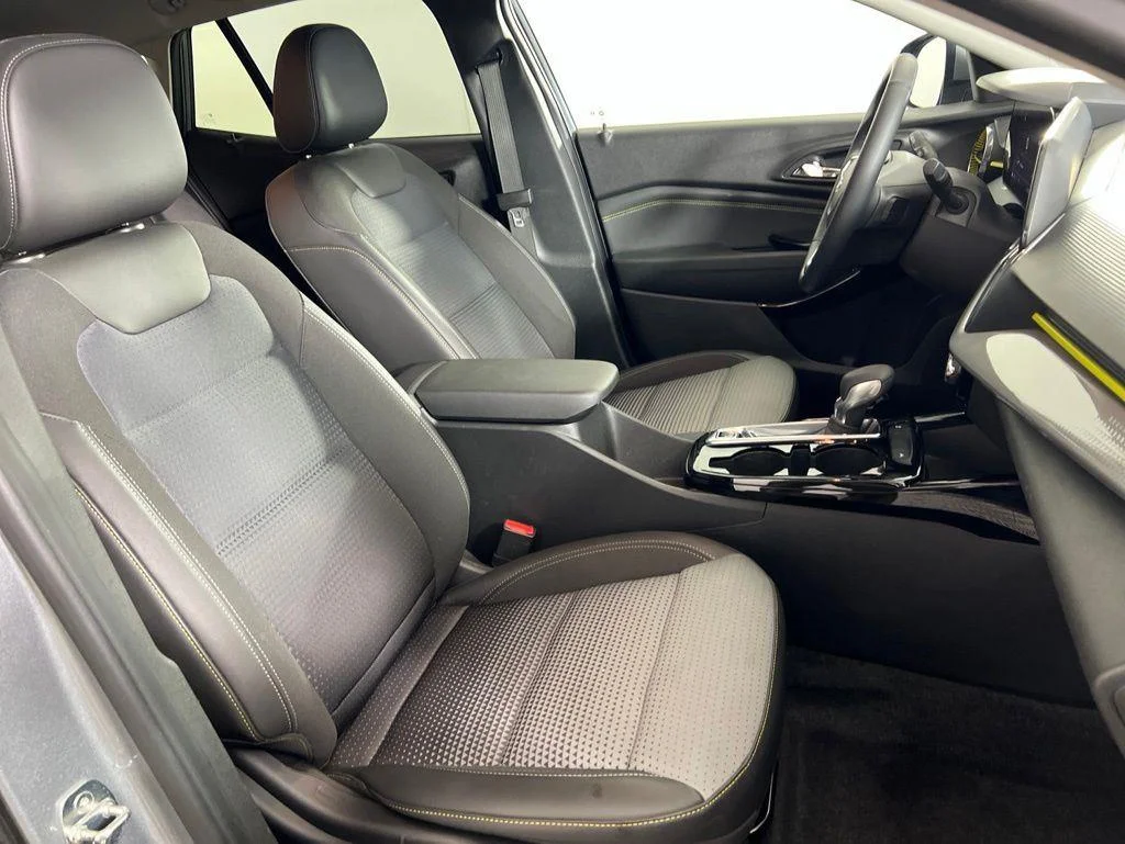Used 2024 Sterling Gray Metallic Chevrolet LT image 21
