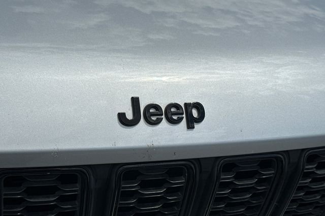 Certified Used 2023 Silver Jeep Altitude image 9